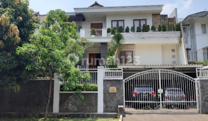 Rumah mewah Villa Duta