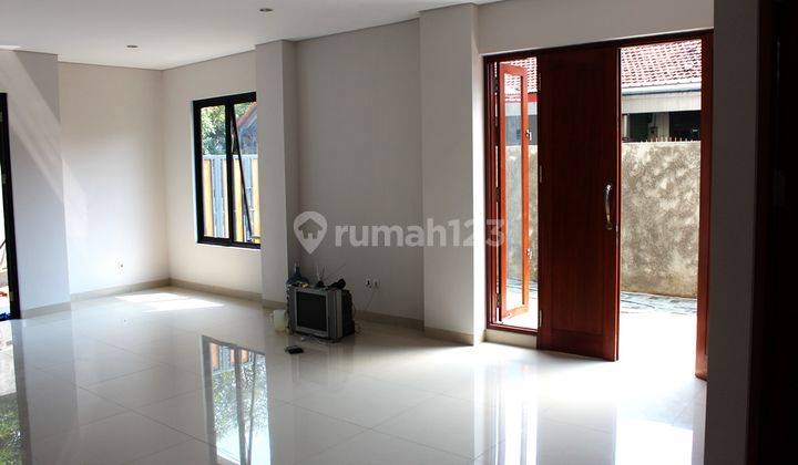 Rumah Brand New - Pesanggrahan - Kebayoran Lama - Siap Huni - Sangat Cocok utk Professional / Pengusaha yg dinamis - Kurang dr 1 Km - Pintu TOLL dan udara yg sejuk dari Jakarta Selatan 1