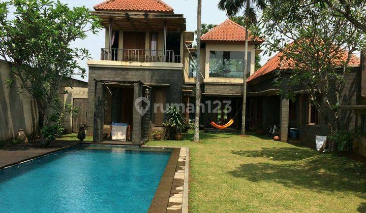 Rumah Mewah gaya Klasik di Teras Golf 1