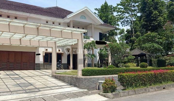 Rumah besar dan mewah Graha Puspa Lembang 1