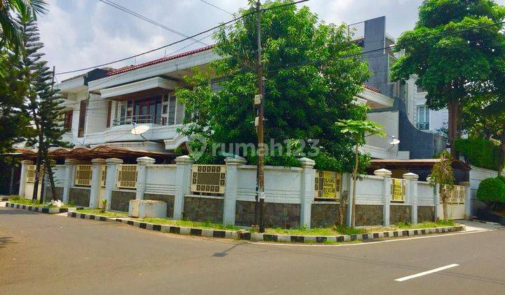 RUMAH HUK, FURNISHED DAN BAGUS  LOKASI DI PULOMAS 1