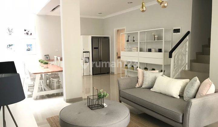 Rumah Cantik Fully Furnished di Demansion 1