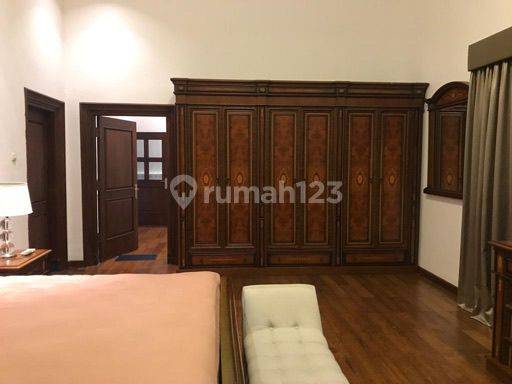 Rumah beserta furniture terletak di tengah Menteng.. 2