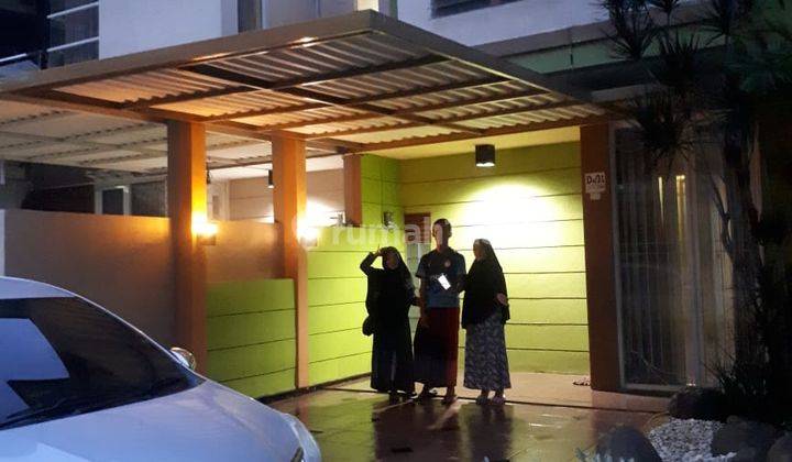 Rumah 2 Lantai di Jln Dr Wahidin Perum Green Garden Kebomas Gresik