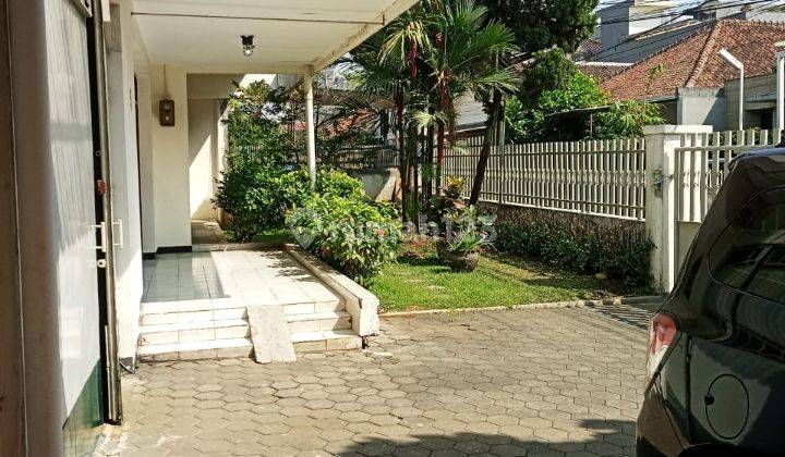 Rumah disewakan di pusat kota luas dan besar 1