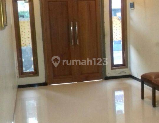 Rumah 2 lantai Elegan Mewah di Tengah Kota Solo 2