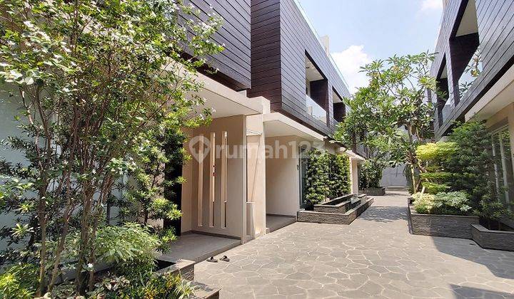 Townhouse di Kemang, Jakarta Selatan, Dalam Cluster, Lokasi dekat Kemang Village, Private Pool 1