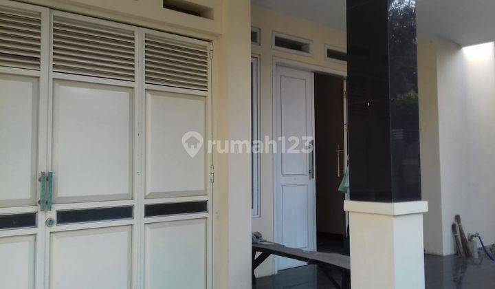 Rumah 2 Lantai Siap Pakai di Manahan 2