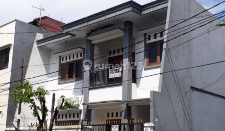 Rumah hoek kamar banyak lokasi gak jauh dari arion n sta LRT 1