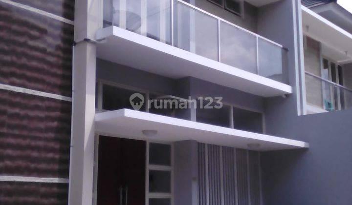 Rumah Minimalis 2 lantai di Tengah Kota Solo 1