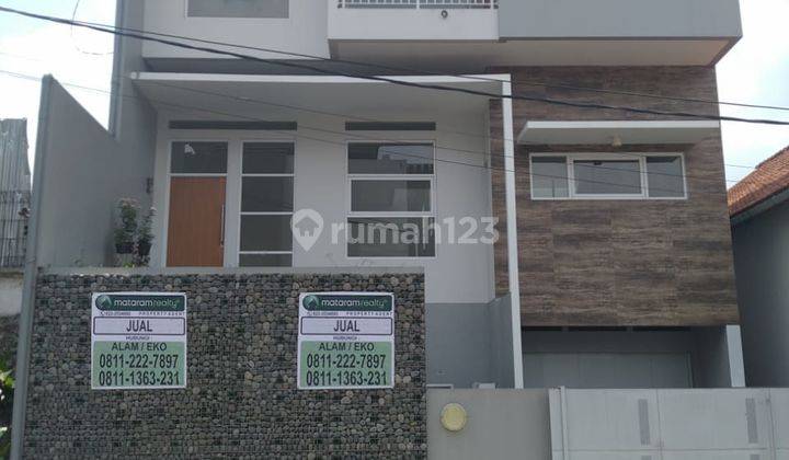 Rumah Baru dan Siap Huni Desain Urban Minimalis di Dalam Komplek Daerah Cigadung Dago 1