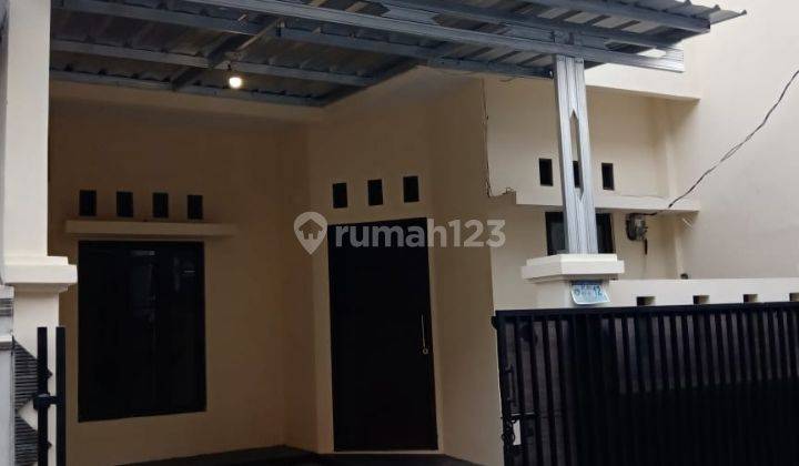 Rumah bagus di lingkungan komplek lokasi belakang tiptop rawamangun 2