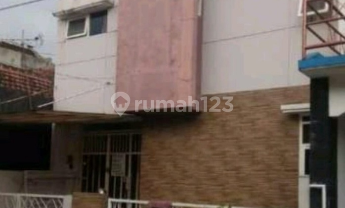 Own a boarding house just steps away from UB campus, negotiable price. 2
