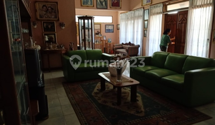 Rumah full kayu jati carport luas , garasi muat 2 mobil 2