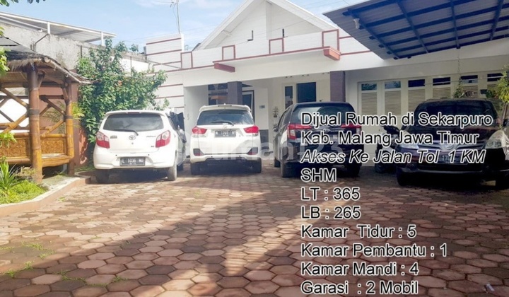 A house with a spacious yard is suitable for both office and home industry living.