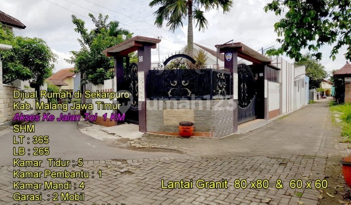 A house with a spacious yard is suitable for both office and home industry living. 2