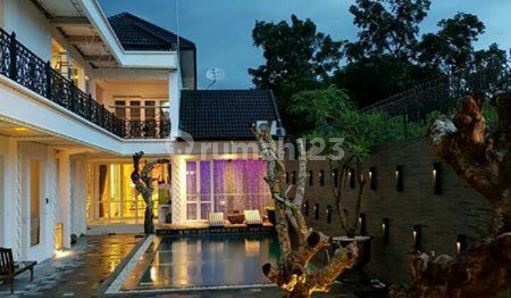 Rumah Mewah Kolam Renang Full Furnish Dekat Bandara Solo 2