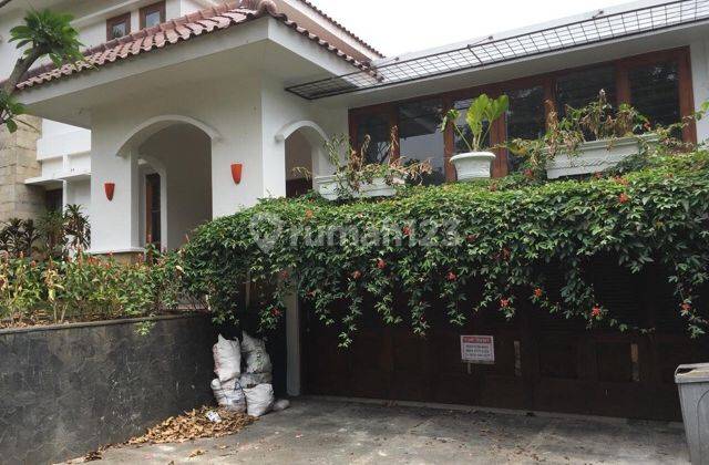 Rumah mewah di Kemang Dalam 1