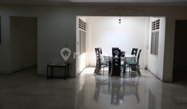 rumah lama hoek tepi jalan raya 2