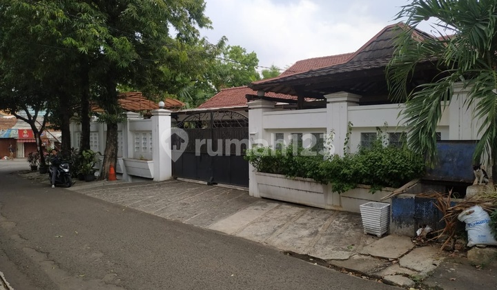 Asri Corner House in Senopati Area, Laksana Street, Kebayoran Baru, South Jakarta, Land Area 628m2, Strategic Location, Cash Only, Affordable 2