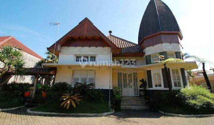 Rumah Hook Klasik Heritage di Raya Buring Ijen Malang...Kondisi Bangunan Terawat Bagus Dan Siap Huni...Lokasi Strategis Dekat Sekolah, Universitas, Mall, Pasar Tradisional, Pusat Kuliner Dan Pusat Perdagangan 2