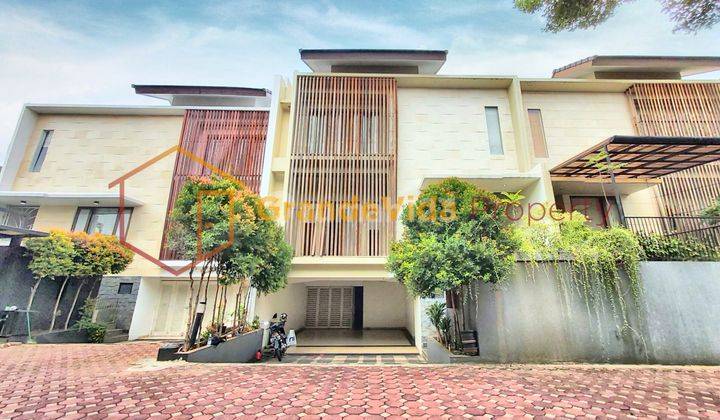 KEMANG – RUMAH DALAM TOWNHOUSE, PRIVATE POOL, BALKON LUAS, 3 LANTAI, SIAP HUNI 1