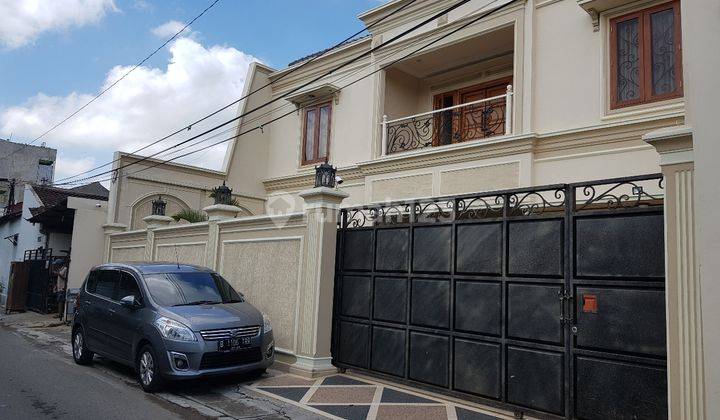 Rumah Mewah Mediteranian Dekat Jalan Bhayangkara Solo 1