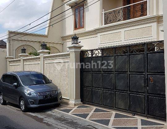 Rumah Mewah Mediteranian Dekat Jalan Bhayangkara Solo 2