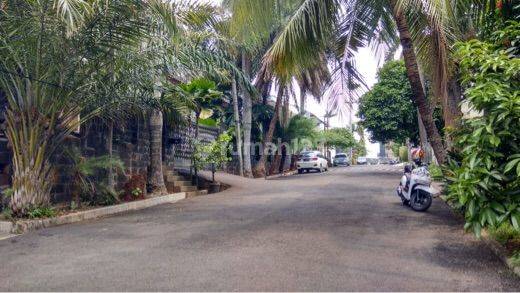 rumah mewah dengan harga menarik di Pondok Pinang. lokasi hanya beberapa meter dari Pondok Indah. 2