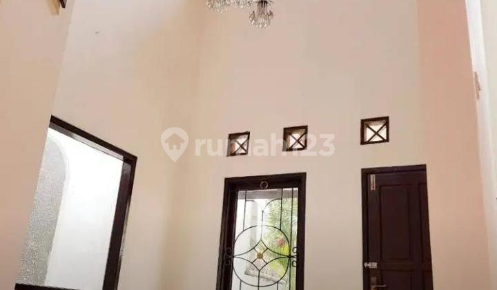 RUMAH TEBET AKSES JALAN BISA DILALUI 2 MOBIL 2