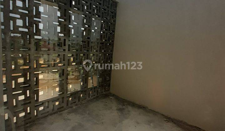 Rumah Asri Konsep Villa  Fasilitas Kolam Renang 2