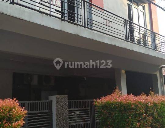 Rumah 2 lantai di pamulang depan taman yg asri dan sejuk dgn harga nego 1