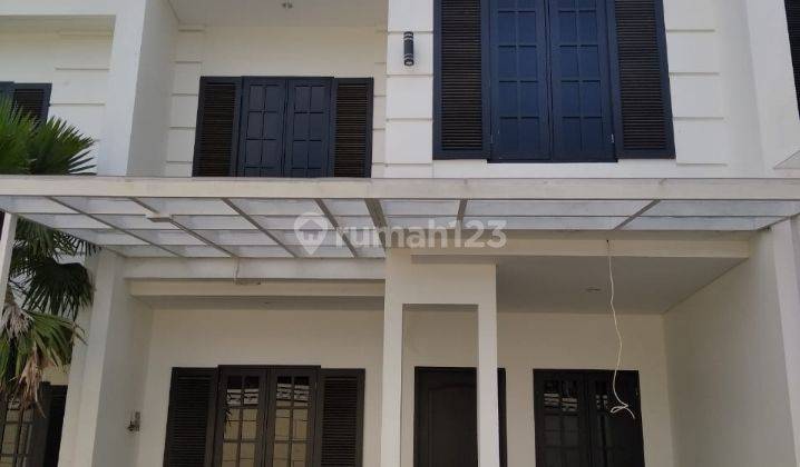 RUMAH MEWAH DALAM CLUSTER FASILITAS POOL DI LEBAK BULUS  1