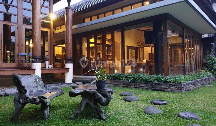 Rumah villa setiabudi + kolam renang (hanya dihitung harga tanah( 1