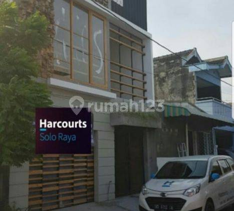 Rumah 2 Lantai di Solo Baru minimalis lingkungan Cluster 1