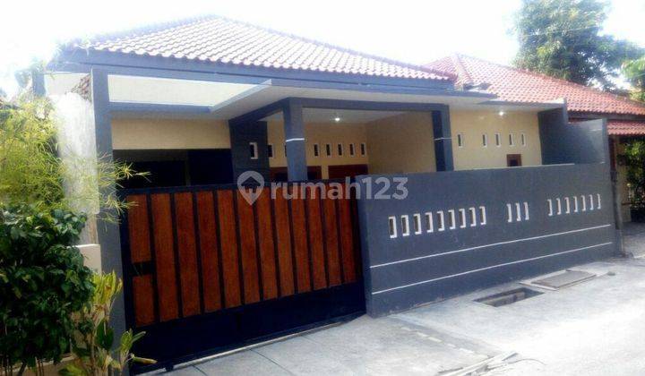 Rumah Cantik Modern Bagus Kota Solo 1