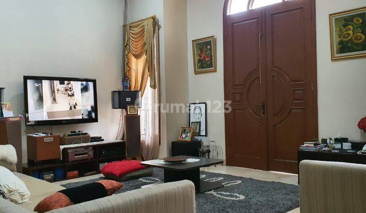 Rumah Cantik Model Klasik di Kawasan Elit Darmawangsa Kebayoran 2