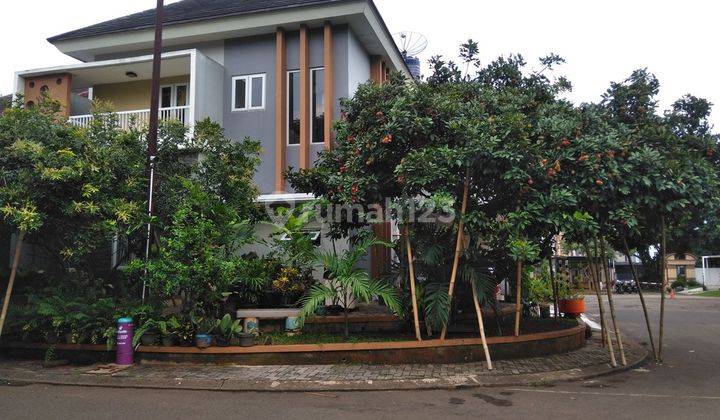 Di jual rumah hoek  depan taman2 lantai di kota wisata cibubur 2