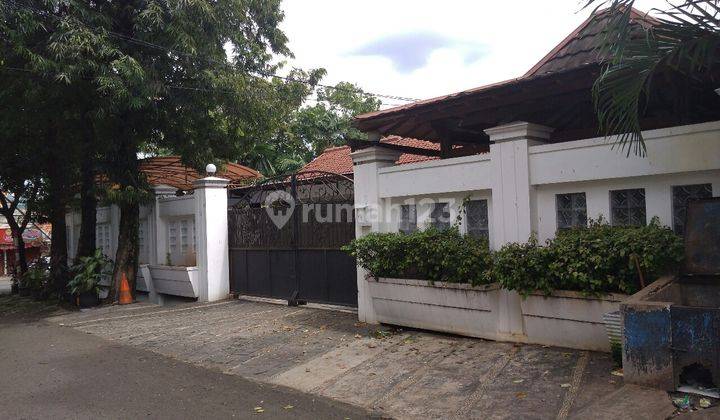 Rumah kebayoran Baru hoek hitung tanah dekat blok S 1