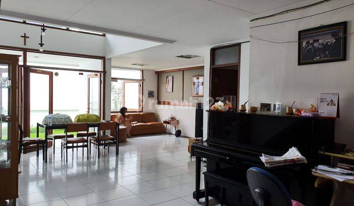 Dijual Rumah Nyaman & Asri 2,5 Lantai di Budi Sari Bandung 1