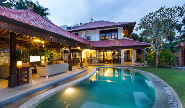 Prime Location!! 2 Unit Villas at Heart of Seminyak 2
