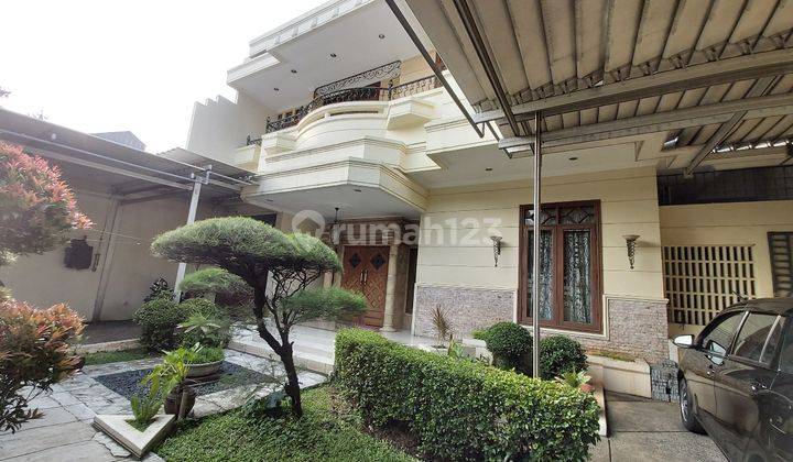 Rumah Murah Furnished Gaya Klasik  di Kebayoran Baru 1