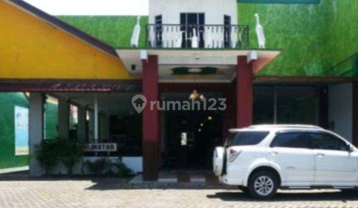 Rumah makan di tepi jalan raya Malang- Batu 1