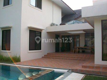 white light house and large living room at quiet area 1