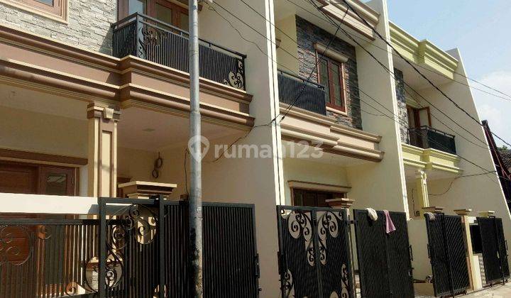 Rumah baru 2 lantai di Cempaka putih Jakarta 2