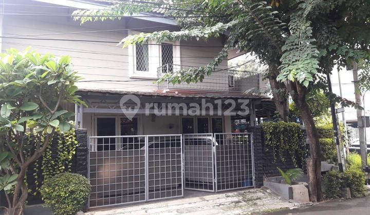 Rumah Bagus Pinggir Jalan Raya Strategis di Bintaro Jaya Rumah Bagus Pinggir Jalan Raya Strategis di Bintaro Jaya