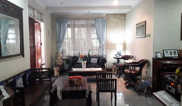 Rumah Bagus Pinggir Jalan Raya Strategis di Bintaro Jaya 2