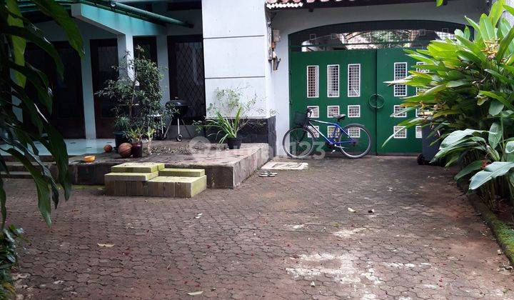 Rumah Halaman Luas di Ampera 2