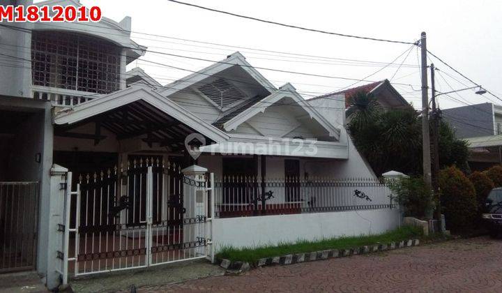 Rumah Nirwana Executive Ada Carport dan Garasi 1