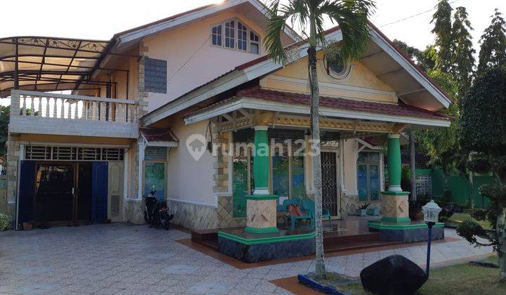 Dijual Rumah Pusat  Kota Perkarangan Luas Dekat Rs Awal Bross